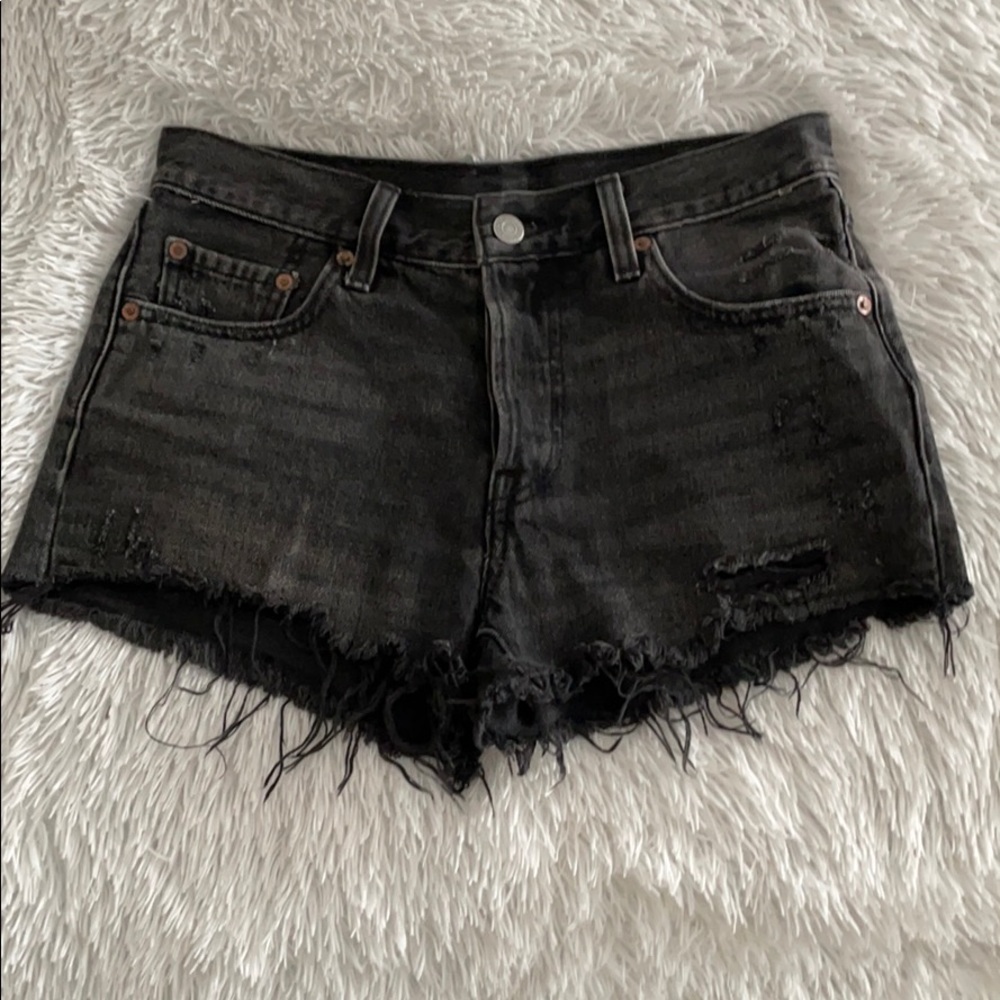 Free People Levi’s Black Ripped Cut Off Jean